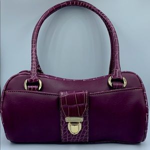 Late 1990 early 2000s Liz Claiborne small purple handbag zipper